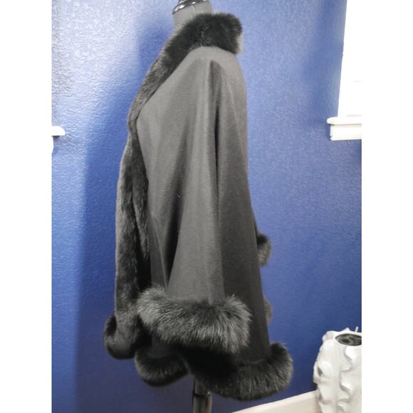 Stunning Cashmere Cape with Fox Fur trim Coat Jacket Wrap - Picture 3 of 6